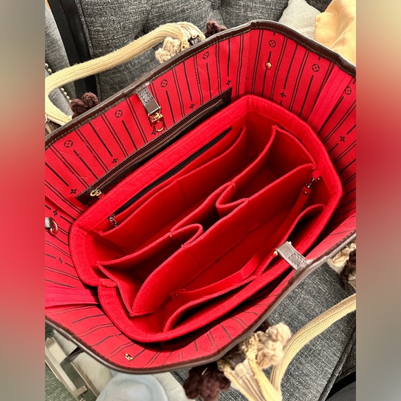 Authentic Louis Vuitton MM Damier Ebene - Picture 3 of 16